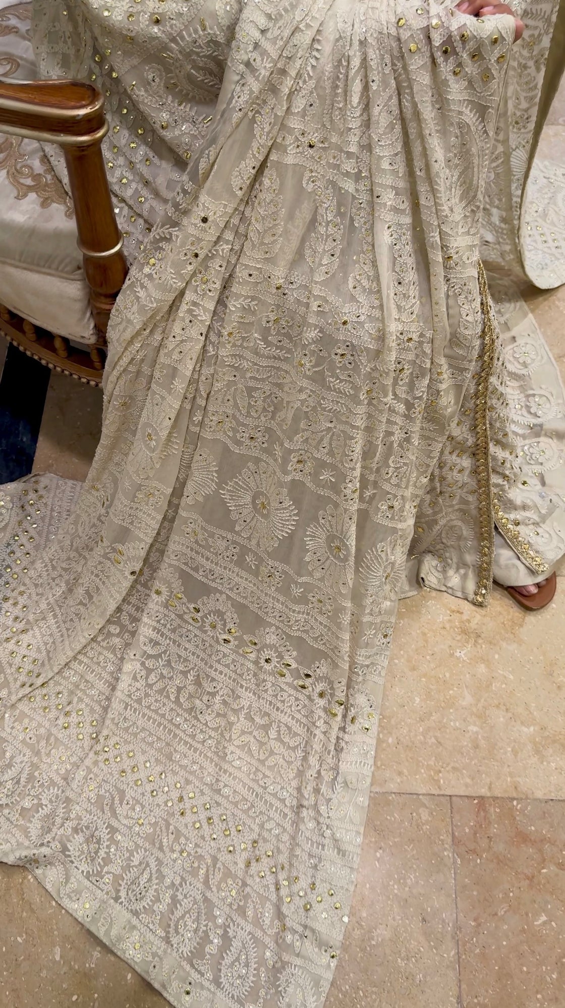 Erum – Signature Chikankari Anrakha